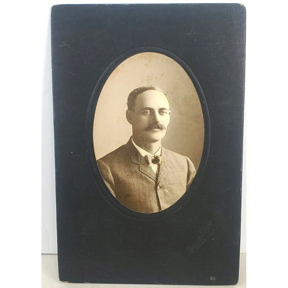 Antique Picture Handsome Man Bergen's Studio Cabinet Card Photo